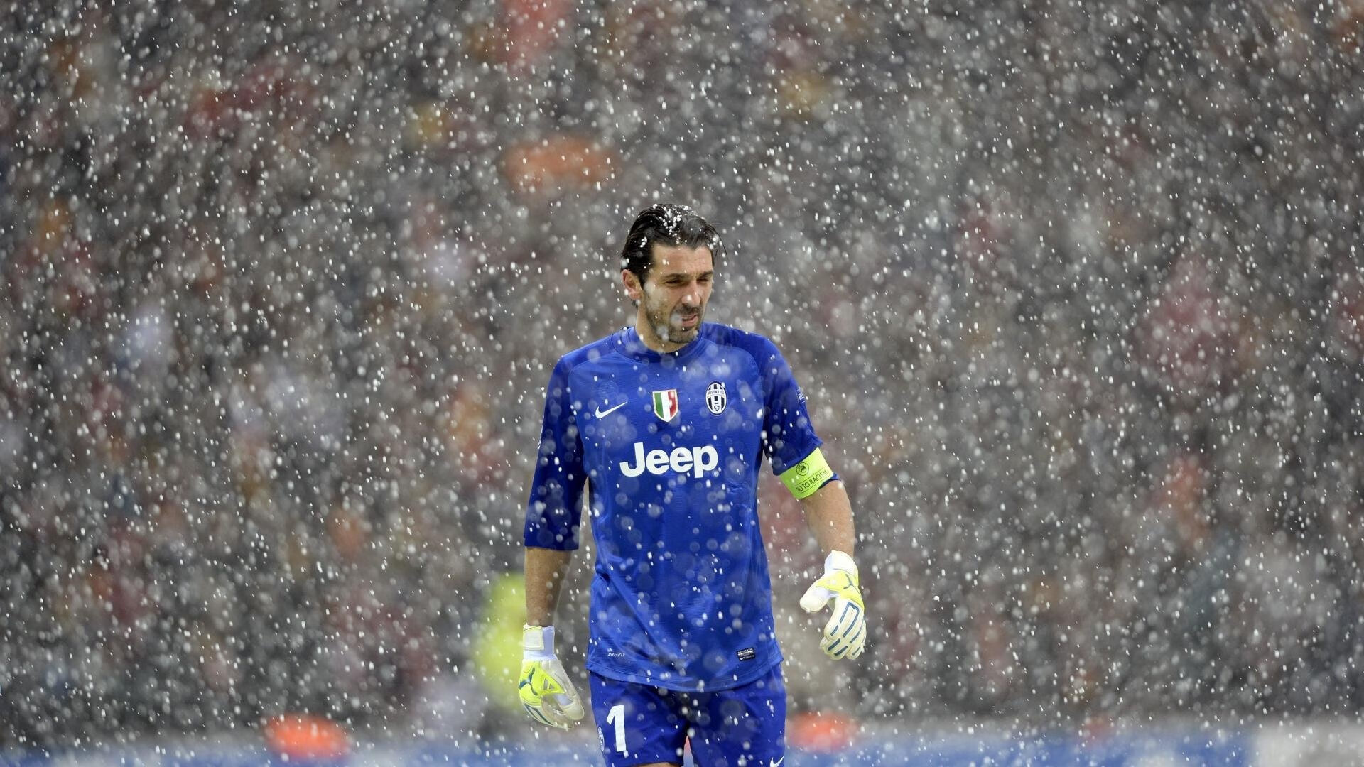 雪地踢球也这么猛？墨西哥队把巴西队踢“滑倒”了，巴西墨西哥比赛